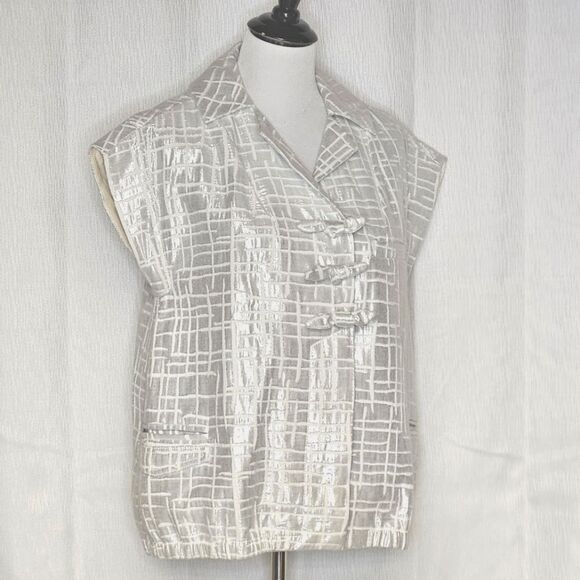 Lerario Beatriz Silver Metallic & White Capped Sleeve Abstract Print Vest Blouse - Picture 6 of 12